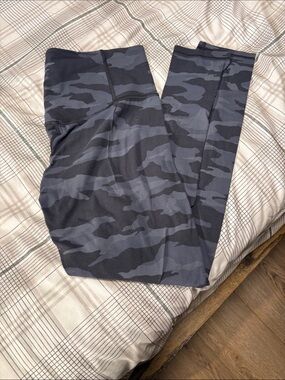 Athleta Black & Gray Camo Elation 7/8 Tight